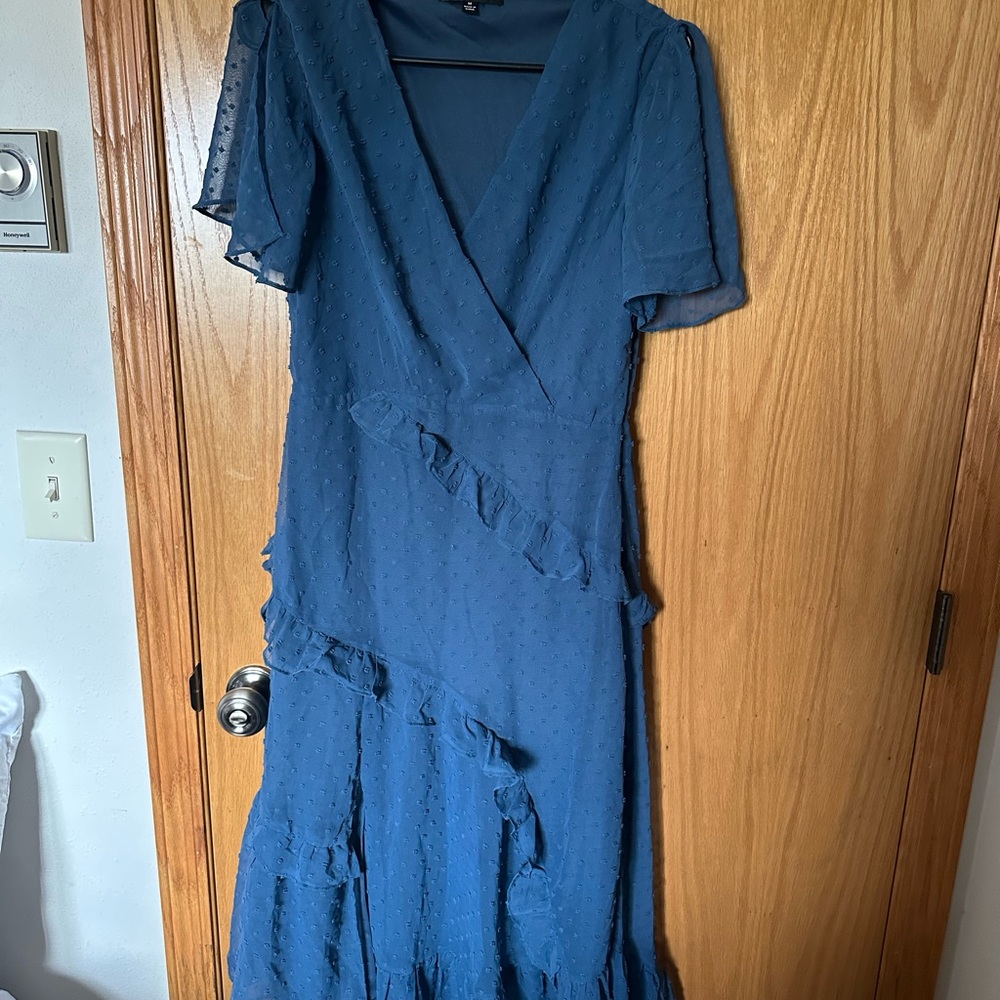 Blue Lulus midi dress